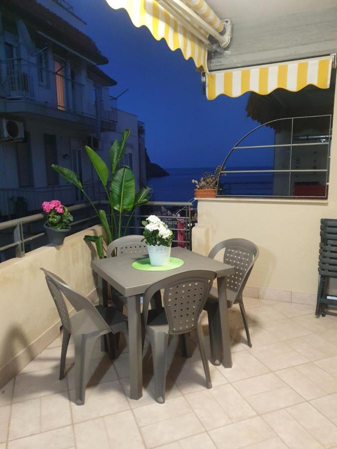 Casa Vacanze Aci Trezza In Front Of The Sea Aci Castello Luaran gambar